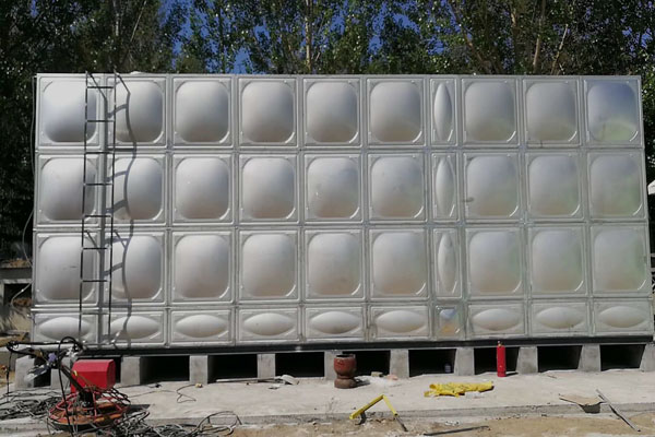 不銹鋼保溫水箱的出水管